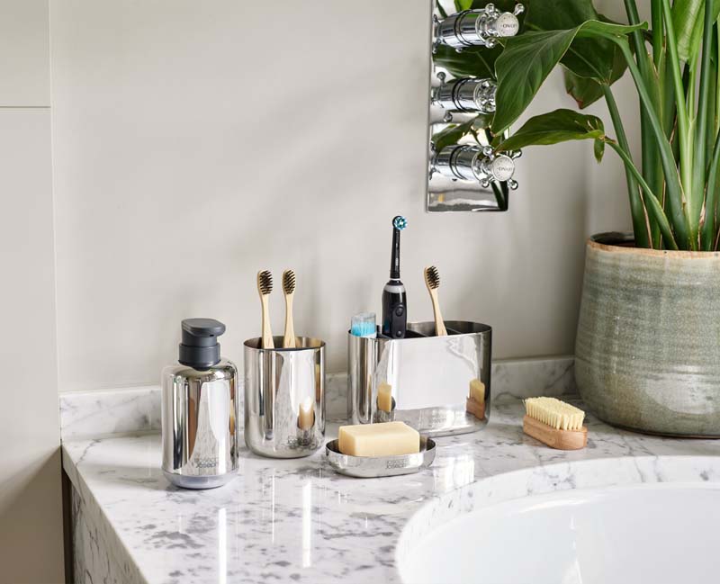 Luxe Zeeppomp, 7.5 x 8.7 x 15.8 CM, Antislip, RVS, Zilver - Joseph Joseph | EasyStore