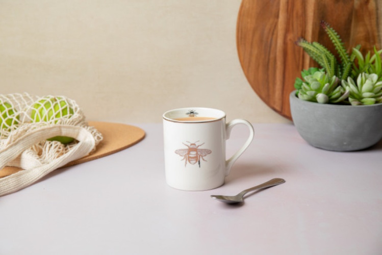 Mikasa Fine China 280ml Straight Sided Mug, Queen Bee, Gift boxed