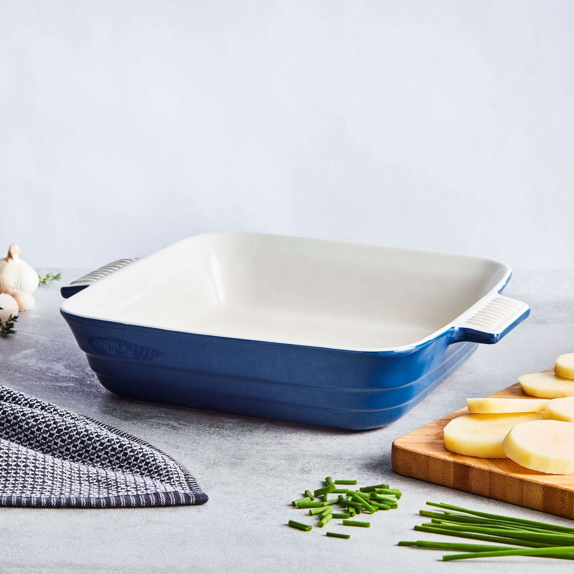 Ovenschaal, 26 x 26 cm, Vierkant, Blauw, Keramiek - Barbary & Oak | Foundry