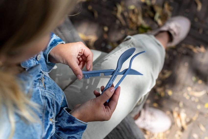 Reisbestek, Bestekset van 3 Stuks, Mes, Vork, Lepel, Natuur Zand Beige, Organic Bio-Circular - Koziol | Klikk Pocket