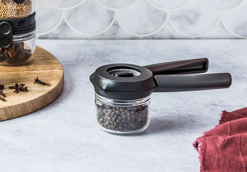 Kruidenmolen Ortwo Lite, Zwart - 17,2cm - Nylon - Instelbaar - Ergonomisch - Peper, zout en Kruiden | Dreamfarm