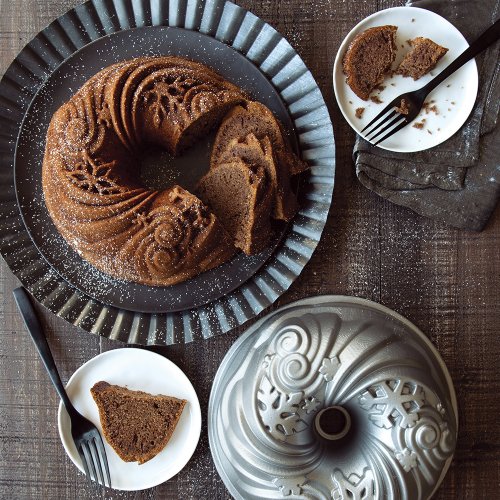 Tulband Bakvorm "Let It Snow Bundt Pan" - Nordic Ware | Sparkling Silver Holiday