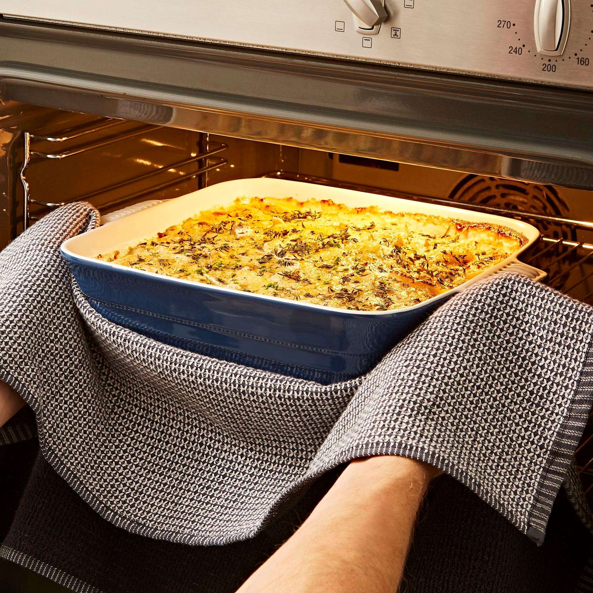 Ovenschaal, 26 x 26 cm, Vierkant, Blauw, Keramiek - Barbary & Oak | Foundry