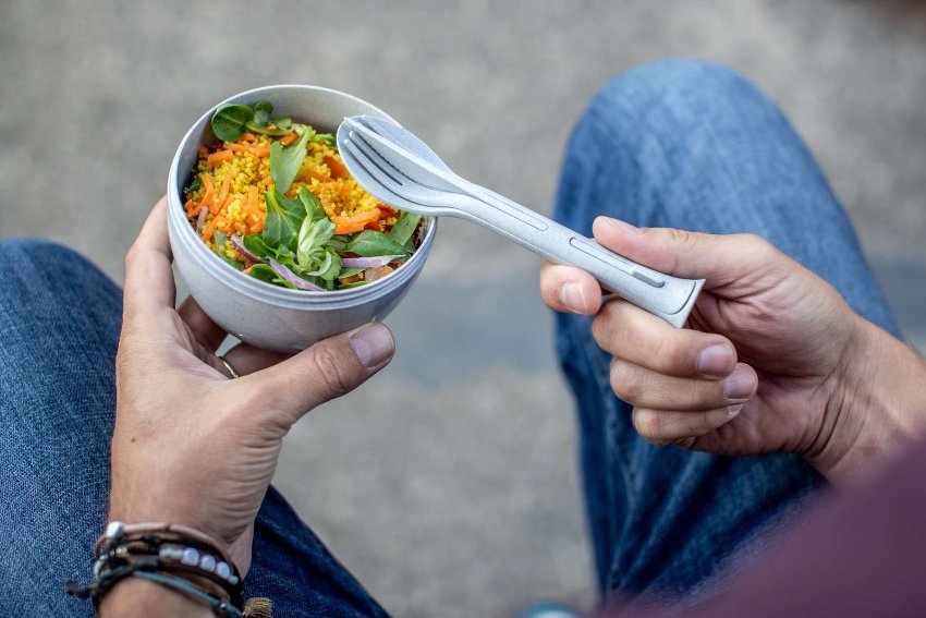 Reisbestek, Bestekset van 3 Stuks, Mes, Vork, Lepel, Natuur Zand Beige, Organic Bio-Circular - Koziol | Klikk Pocket