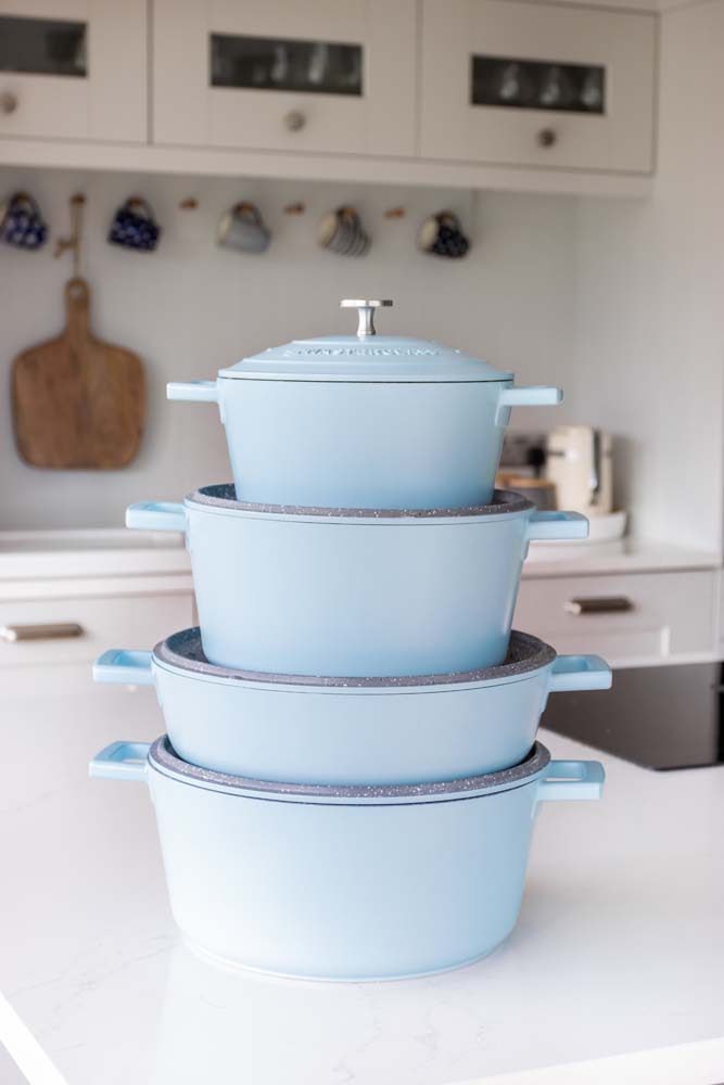 Braadpan, 28cm  Laag - 2,5 L - Licht Blauw - Lichtgewicht - Levenslange garantie - Geschikt voor inductie - MasterClass