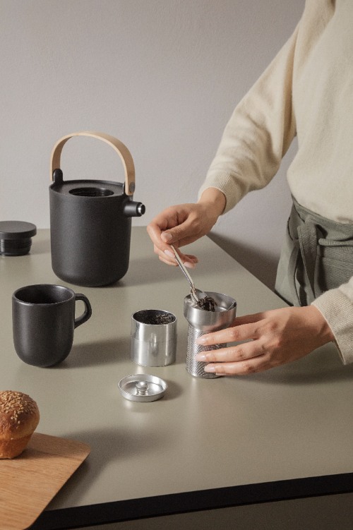 Vacuüm Thermoskan met Theefilter, 1 L, Zwart - Eva Solo | Nordic Kitchen