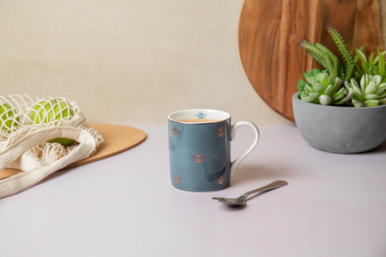 Mikasa Fine China 280ml Straight Sided Mug, Bees, Gift boxed