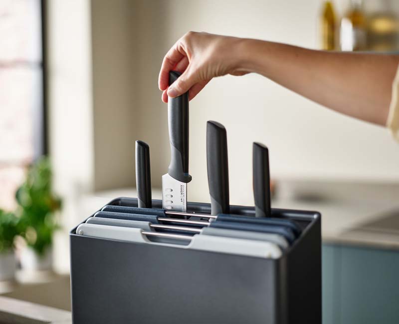 Snijplank en Messen Set van 8 Stuks, Inclusief 4 snijplanken, Schilmes, Gekarteld mes, Santokumes, Koksmes, RVS, Graphite - Joseph Joseph | Folio