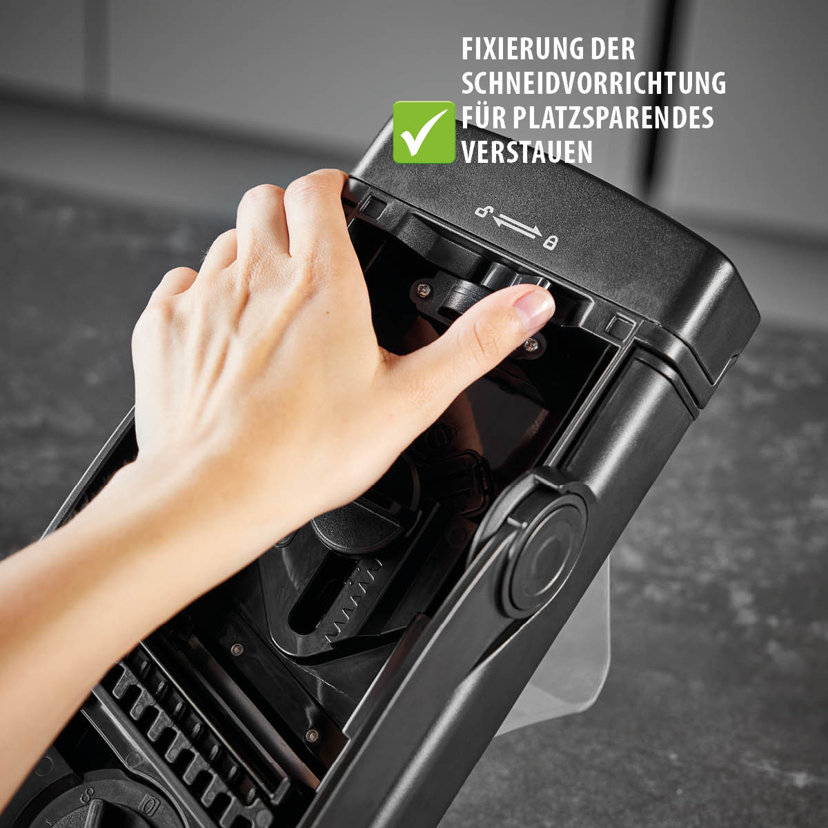 Mandoline, Veilige Aardappel & Groentesnijder, Instelbaar, Plakken & Julienne, Antislip, Inclusief Opvangbak, Zwart, RVS, Kunststof - GEFU | STANDO XL