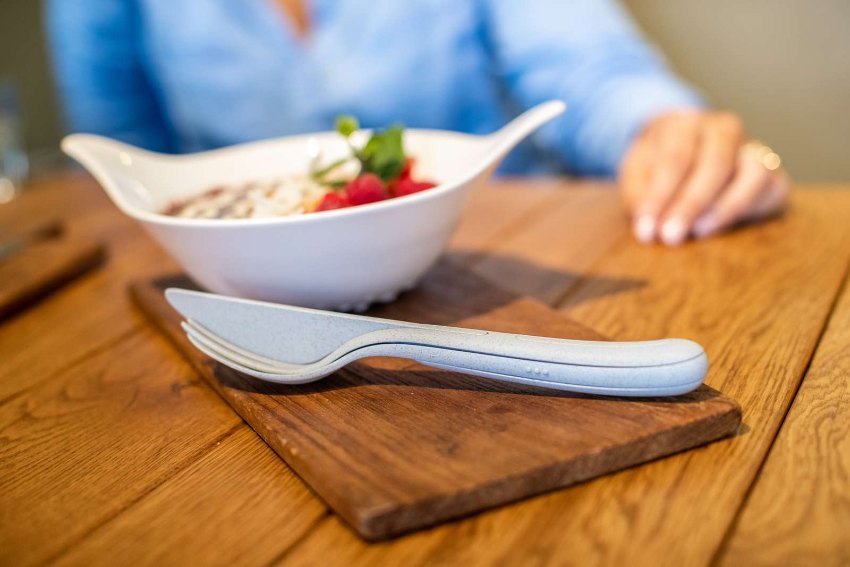 Reisbestek, Bestekset van 3 Stuks, Medium, Mes, Vork, Lepel, Natuur Koraal, Organic Bio-Circular - Koziol | Klikk