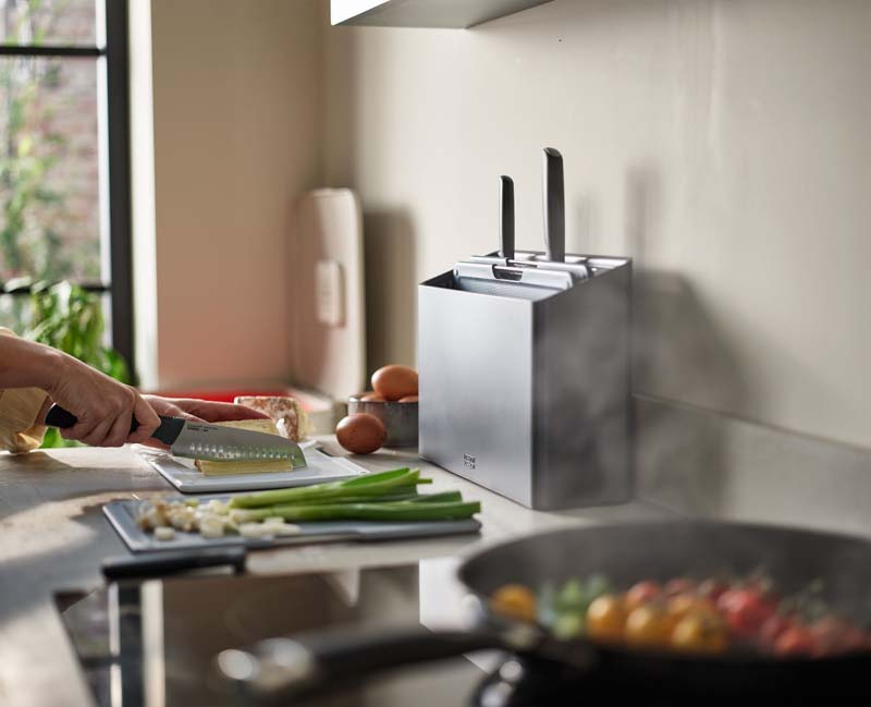 Snijplank en Messen Set van 8 Stuks, Inclusief 4 snijplanken, Schilmes, Gekarteld mes, Santokumes, Koksmes, RVS, Graphite - Joseph Joseph | Folio