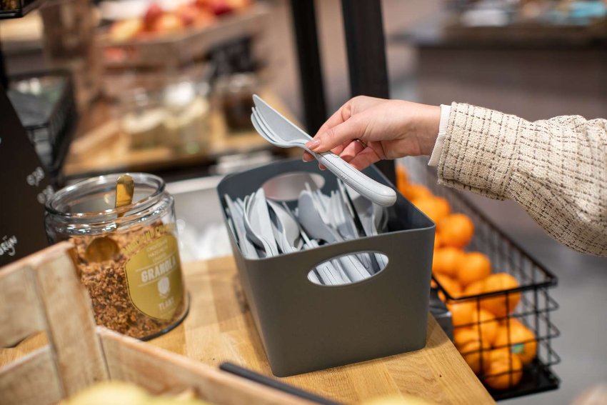 Reisbestek, Bestekset van 3 Stuks, Medium, Mes, Vork, Lepel, Natuur Koraal, Organic Bio-Circular - Koziol | Klikk