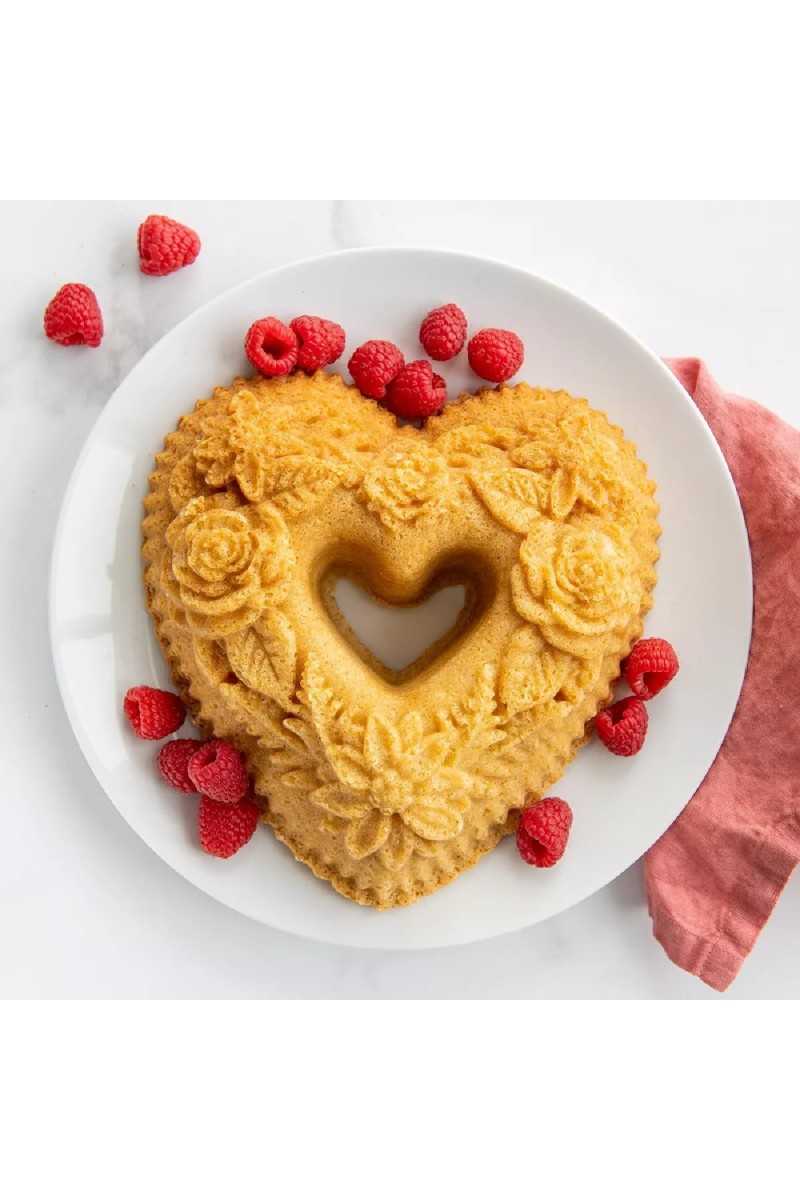 Tulband Bakvorm "Floral heart bundt pan" - Nordic Ware | Spring & Summer Toffee