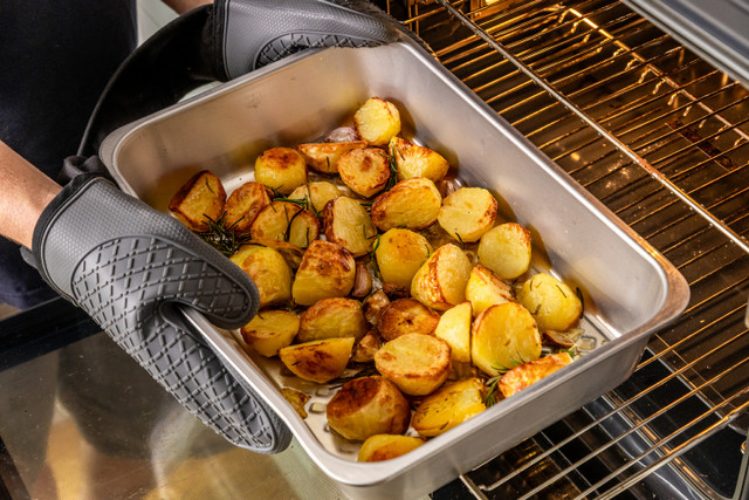 MasterClass Recycled Aluminium Large Roasting Pan, Sleeved
