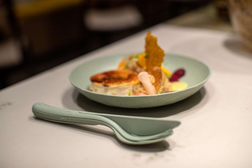 Reisbestek, Bestekset van 3 Stuks, Medium, Mes, Vork, Lepel, Natuur Koraal, Organic Bio-Circular - Koziol | Klikk