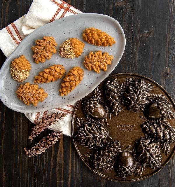 Bakvorm "Woodland Cakelet Pan" - Nordic Ware |Fall Harvest Bronze