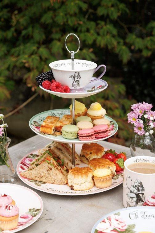 Mikasa x V&A Alice in Wonderland Fine China Tea Cup Cake Stand