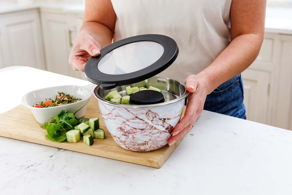 Saladekom Set - Calacatta Gold - Met apart dressing reservoir - 1,9Liter - Duurzaam - S'Well | Calacatta Gold