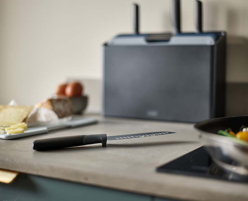 Snijplank en Messen Set van 8 Stuks, Inclusief 4 snijplanken, Schilmes, Gekarteld mes, Santokumes, Koksmes, RVS, Graphite - Joseph Joseph | Folio