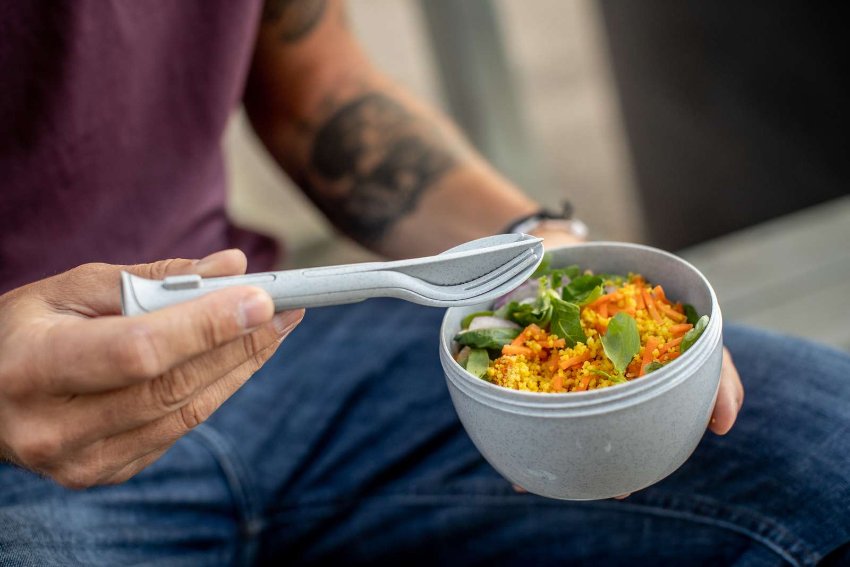 Reisbestek, Bestekset van 3 Stuks, Mes, Vork, Lepel, Natuur Zand Beige, Organic Bio-Circular - Koziol | Klikk Pocket