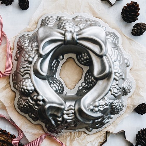 Tulband Bakvorm "Holiday Wreath Bundt Pan" - Nordic Ware | Sparkling Silver Holiday