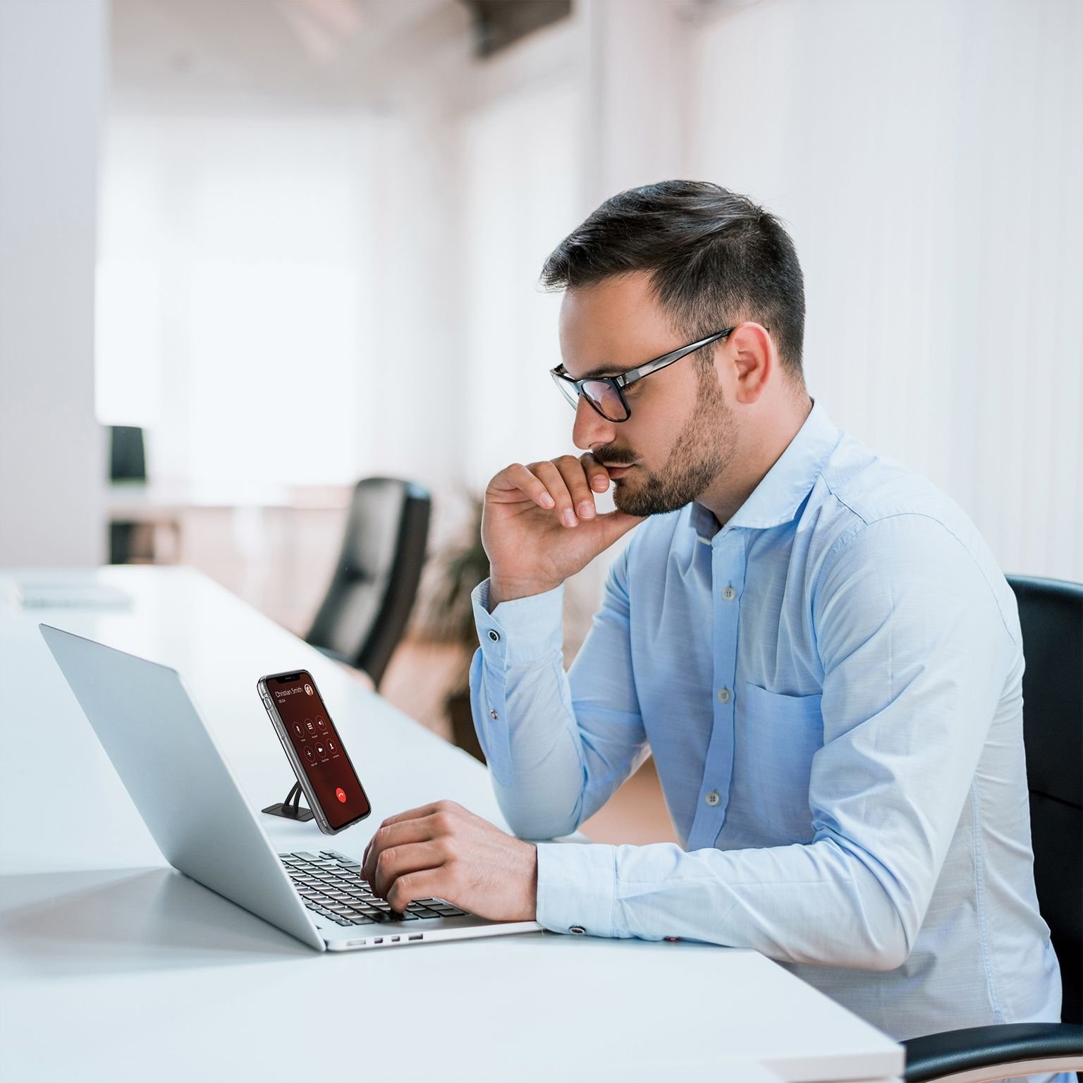 Ghost Magnetische Mini Dashboard Smartphonehouder, Zwart - Kunststof - Celly