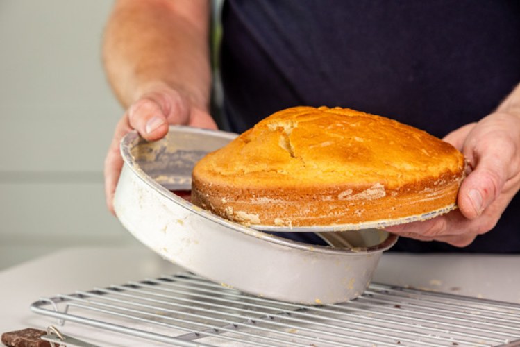 MasterClass Recycled Aluminium Round Sandwich Tin, Sleeved